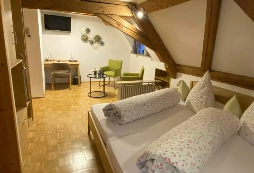 Aamiaismajoitus (B&B) Gasthof   Pension   Adler