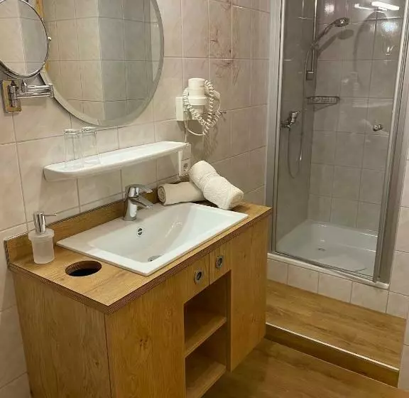 Aamiaismajoitus (B&B) Gasthof   Pension   Adler