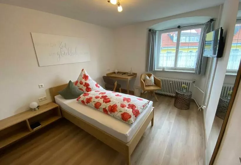 Aamiaismajoitus (B&B) Gasthof   Pension   Adler