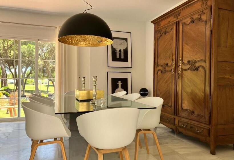 تختخواب و صبحانه Villa De La Luz Luxury Guesthouse