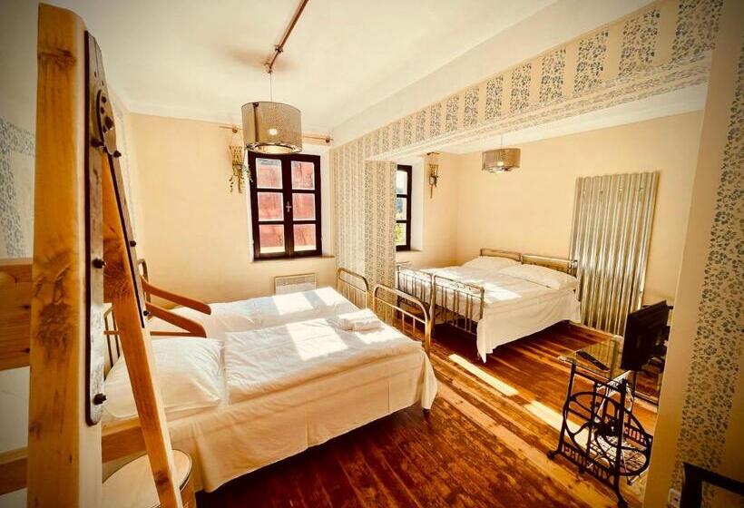 Szálloda Haraburdi® Recyclart