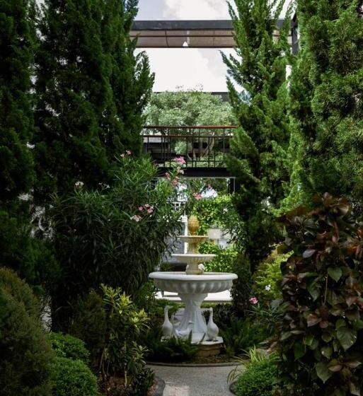 酒店 The Gold Living Life