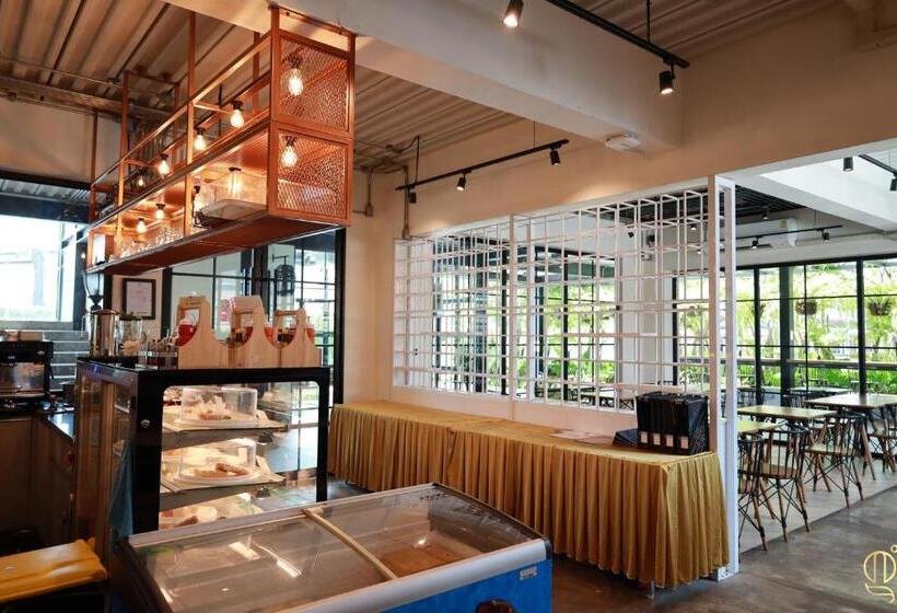 酒店 The Gold Living Life