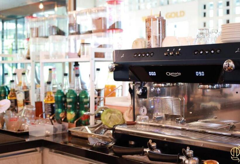 酒店 The Gold Living Life