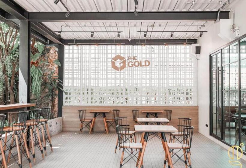 酒店 The Gold Living Life