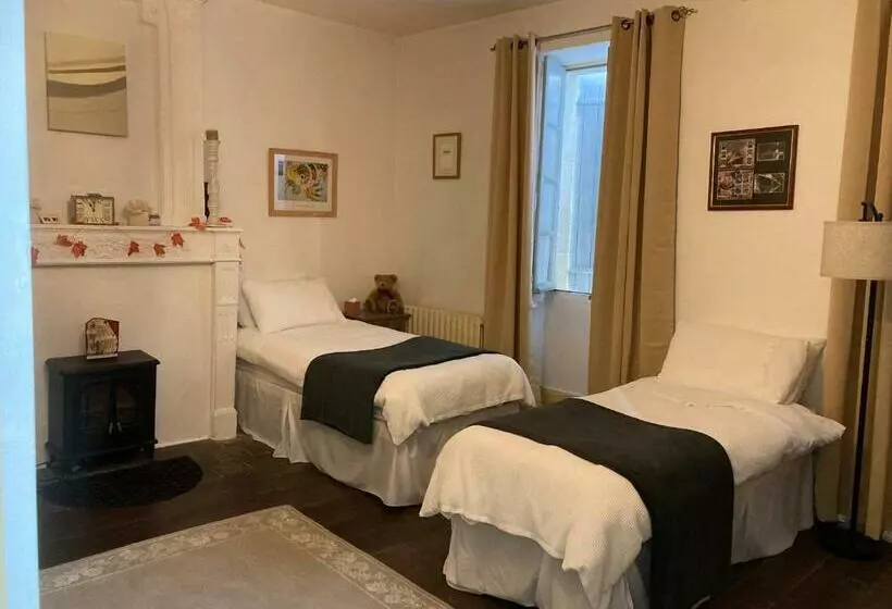 ベッドアンドブレックファースト 7 Dagnaud De La Tude Our Family Farmhouse Style Home With En Suite