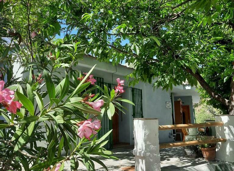 민박 Alpujarra Guesthouse, Habitaciones En Un Cortijo Sostenible Y Aislado En Medio De La Nada En Parque