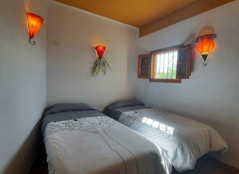 민박 Alpujarra Guesthouse, Habitaciones En Un Cortijo Sostenible Y Aislado En Medio De La Nada En Parque