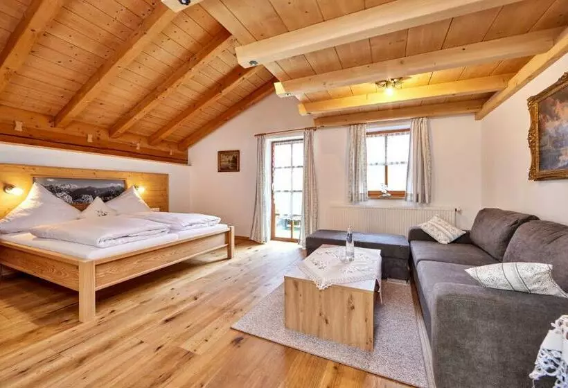 Aamiaismajoitus (B&B) Appartements Gasthof Schleifmühle Unterammergau