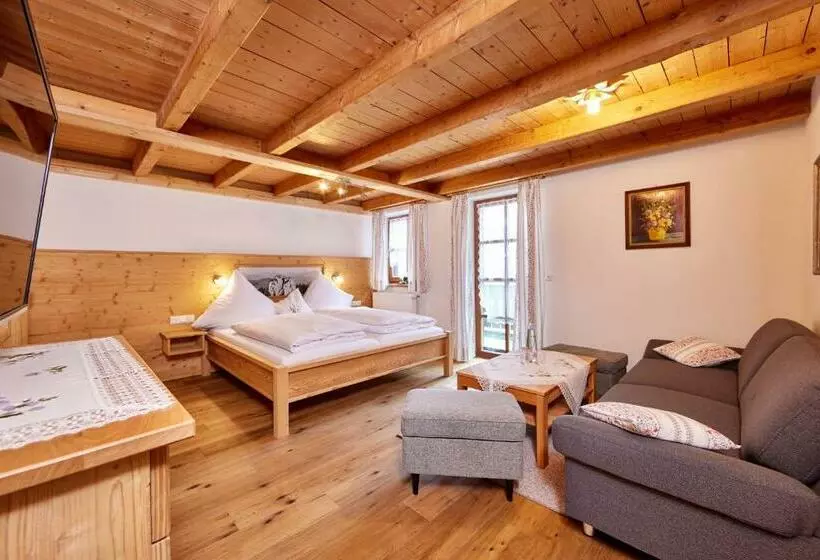 Aamiaismajoitus (B&B) Appartements Gasthof Schleifmühle Unterammergau