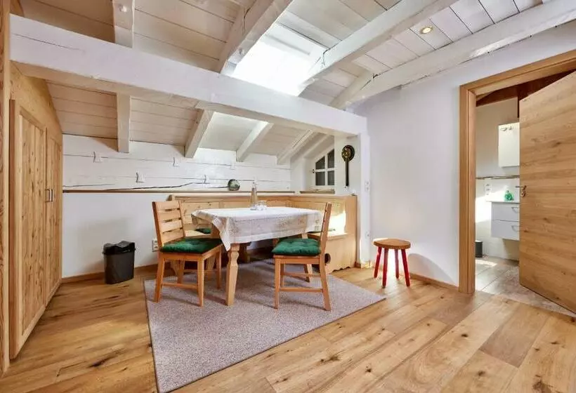 Aamiaismajoitus (B&B) Appartements Gasthof Schleifmühle Unterammergau