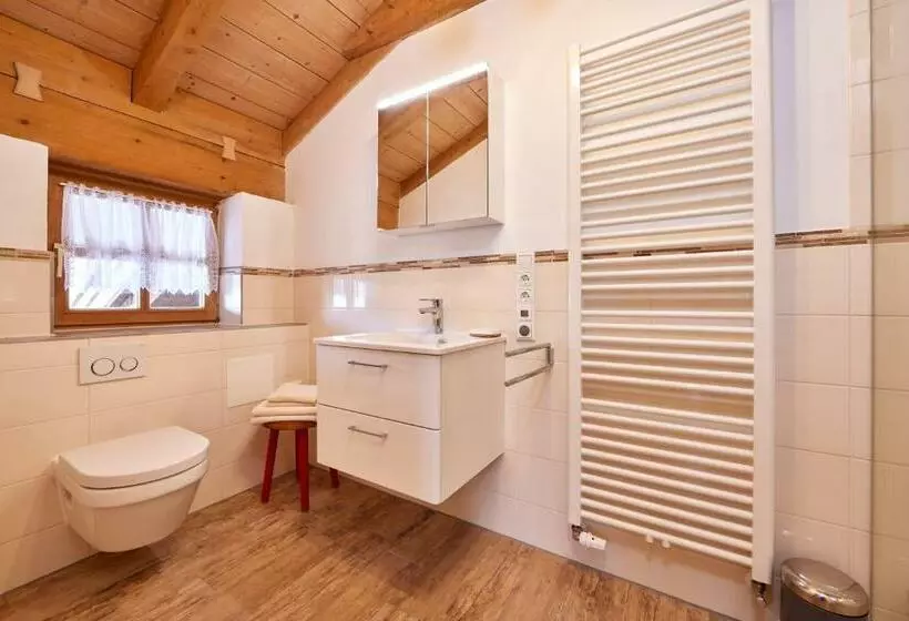 Aamiaismajoitus (B&B) Appartements Gasthof Schleifmühle Unterammergau