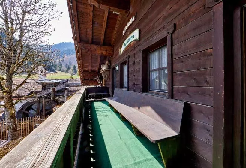 Aamiaismajoitus (B&B) Appartements Gasthof Schleifmühle Unterammergau