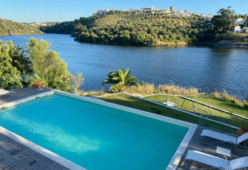 تختخواب و صبحانه Montes De Charme