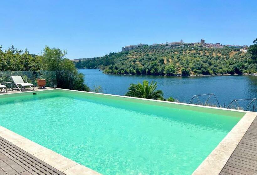 تختخواب و صبحانه Montes De Charme