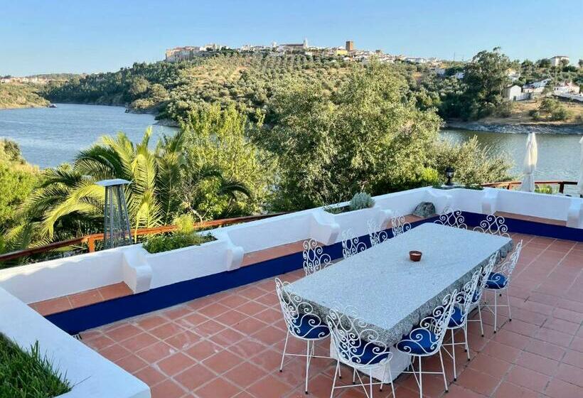 تختخواب و صبحانه Montes De Charme