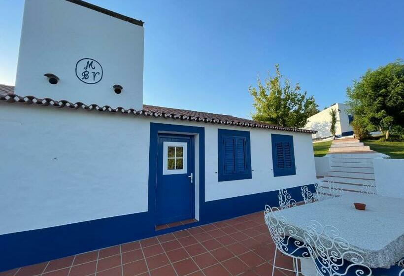 تختخواب و صبحانه Montes De Charme