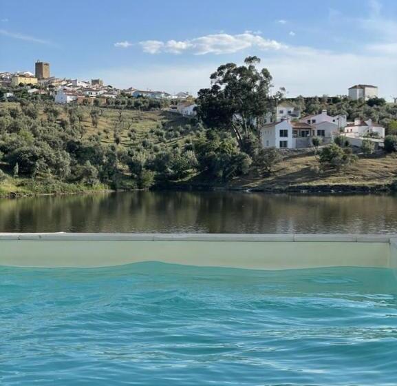 تختخواب و صبحانه Montes De Charme