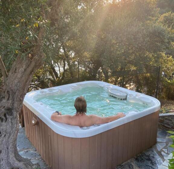 تختخواب و صبحانه Montes De Charme