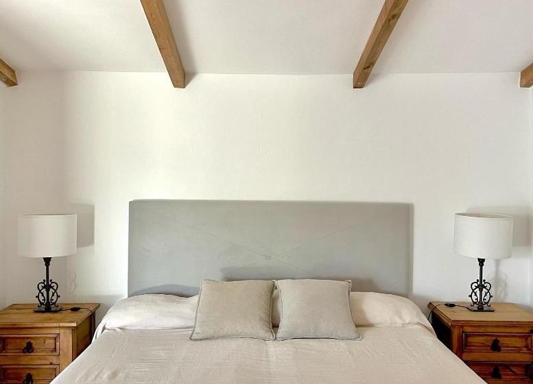 تختخواب و صبحانه Montes De Charme