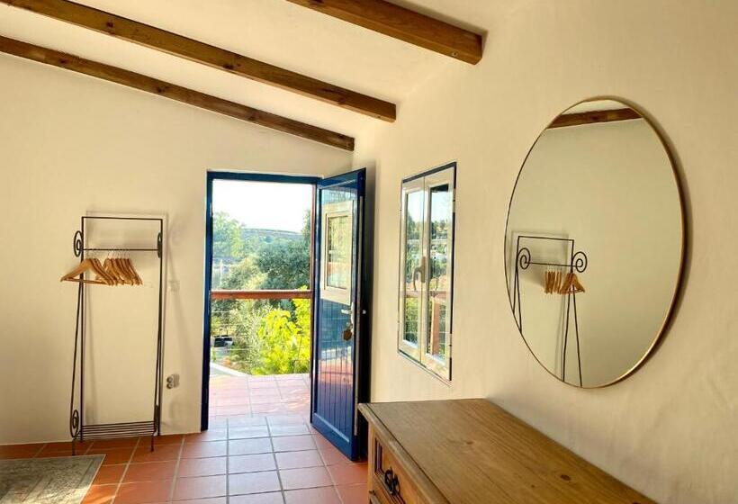 تختخواب و صبحانه Montes De Charme