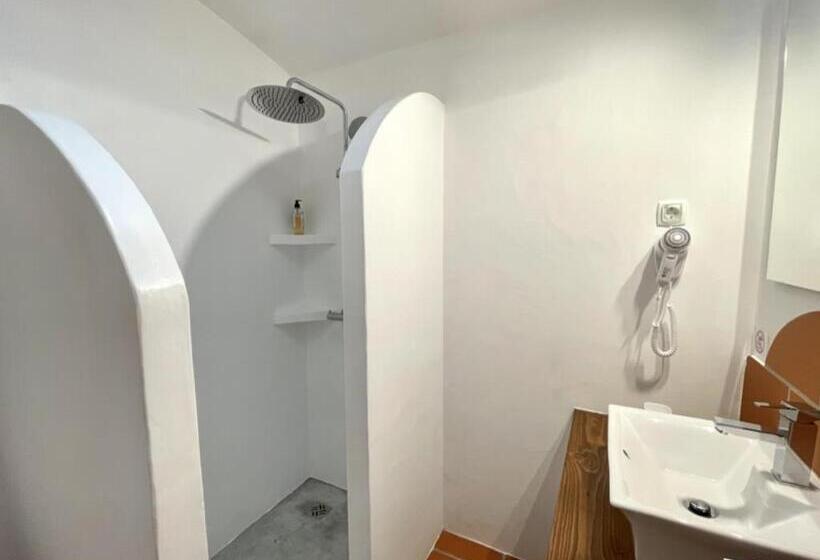 تختخواب و صبحانه Montes De Charme