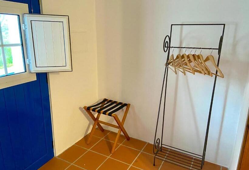 تختخواب و صبحانه Montes De Charme