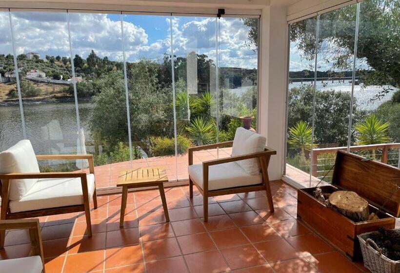 تختخواب و صبحانه Montes De Charme