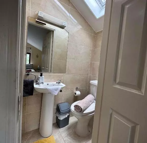 پانسیون Edwards Cosy B&b