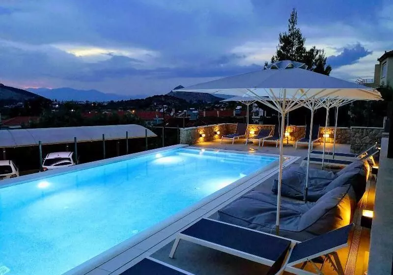 Andrew S Luxury Residence