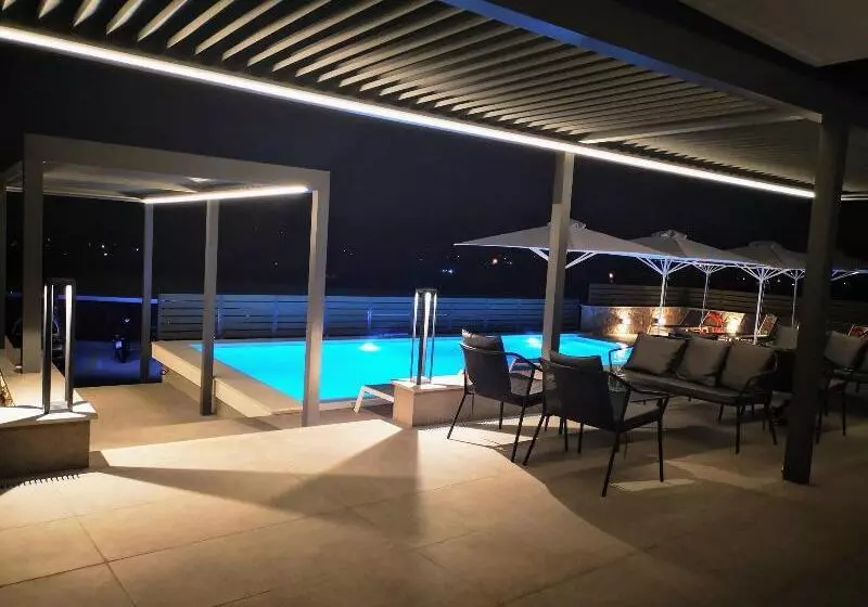 Andrew S Luxury Residence