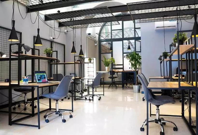 مسافرخانه Yellowsquare Rome