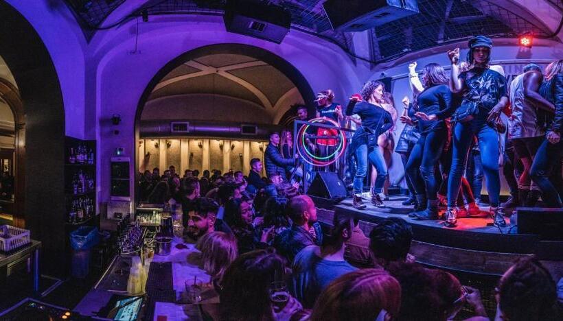 פונדק Yellowsquare Rome