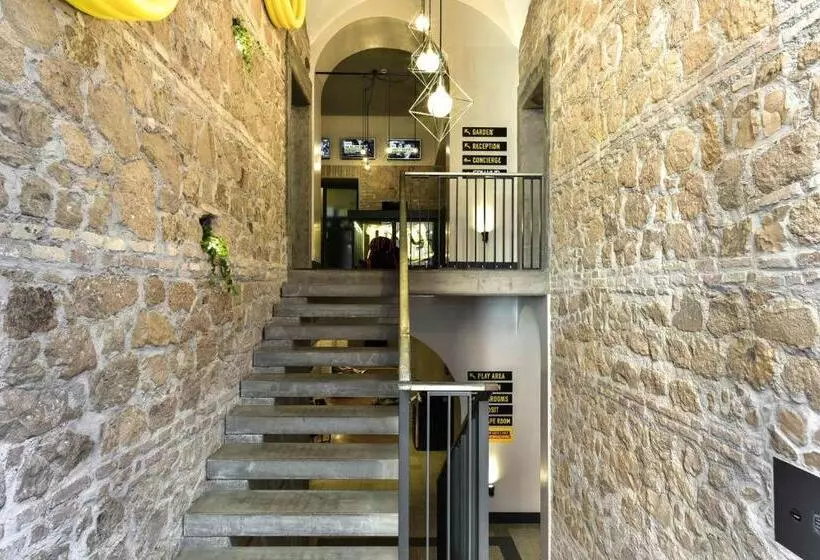 مسافرخانه Yellowsquare Rome