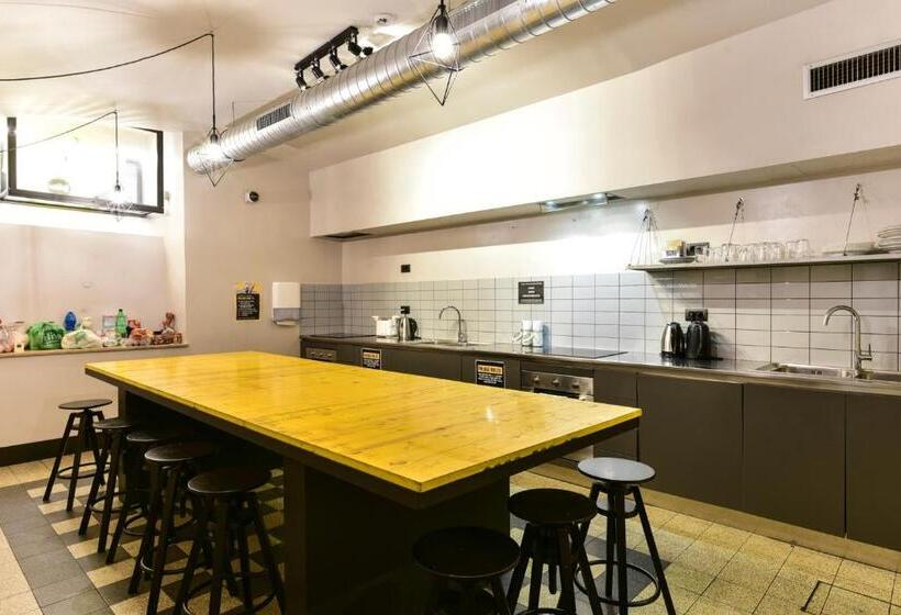 פונדק Yellowsquare Rome