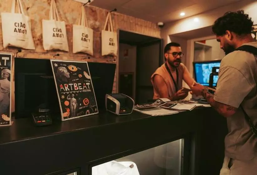 مسافرخانه Yellowsquare Rome