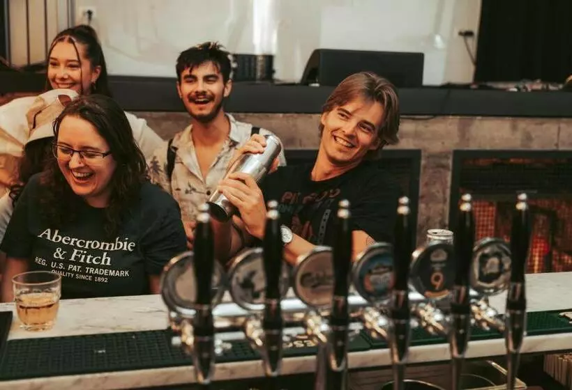 مسافرخانه Yellowsquare Rome