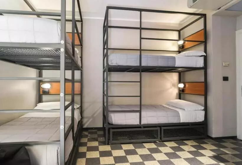 مسافرخانه Yellowsquare Rome