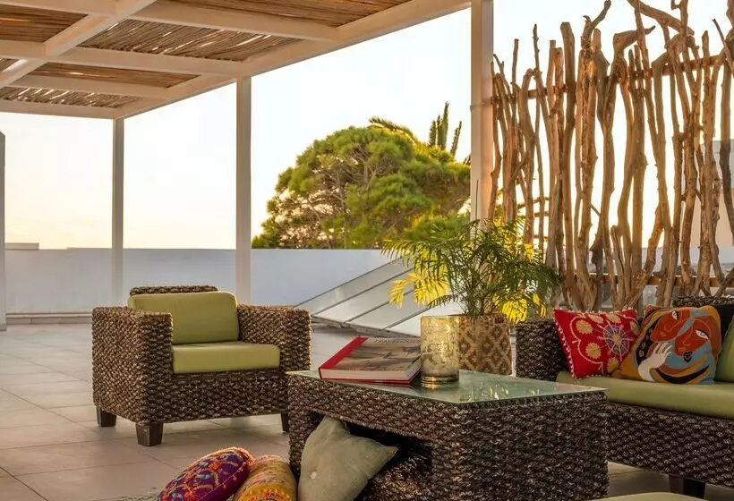 Отель Aris Boutique