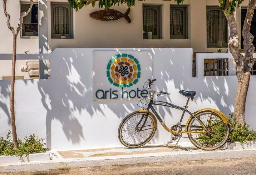 Отель Aris Boutique