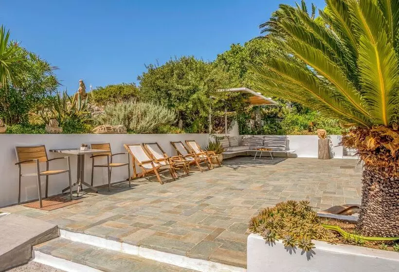 Отель Aris Boutique