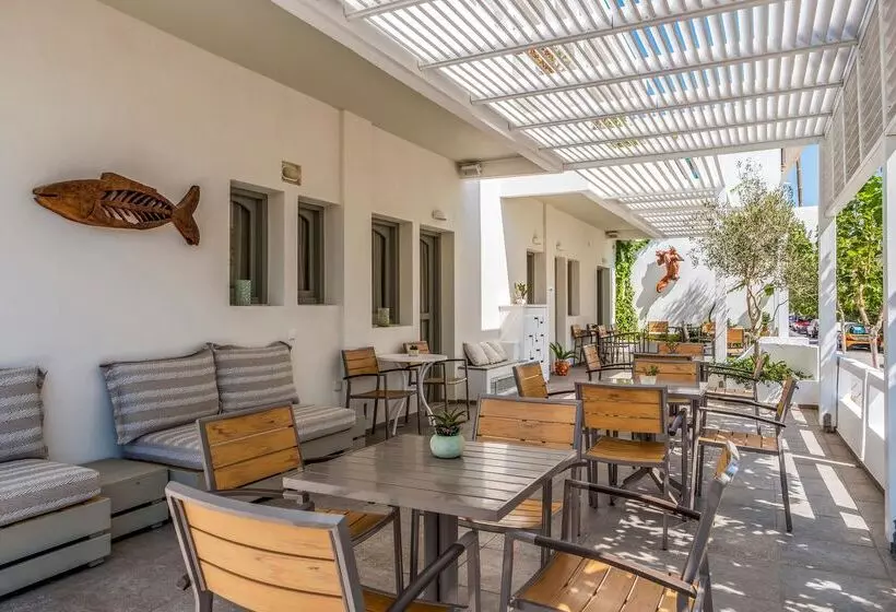 Отель Aris Boutique