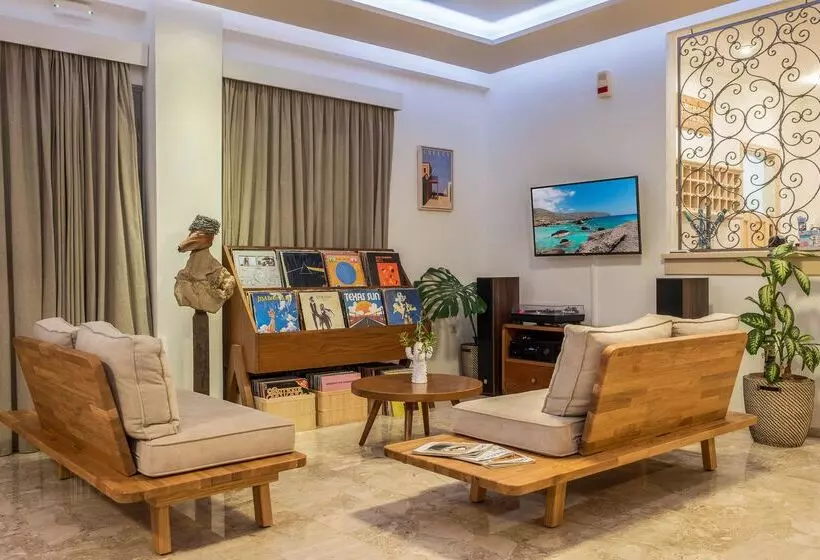 Отель Aris Boutique