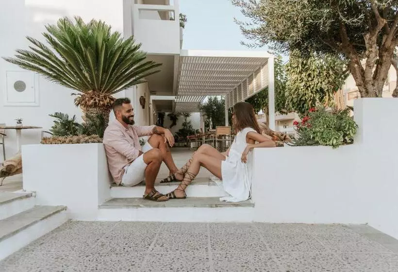 Отель Aris Boutique