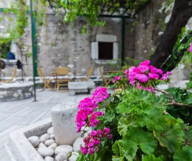 Otel Captain Manolis