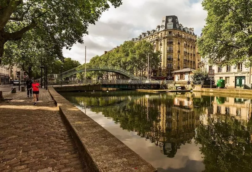 Le Village Montmartre By Hiphophostels