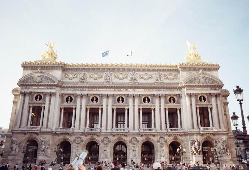 Le Village Montmartre By Hiphophostels