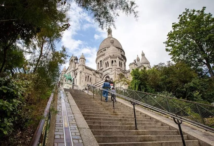 Le Village Montmartre By Hiphophostels