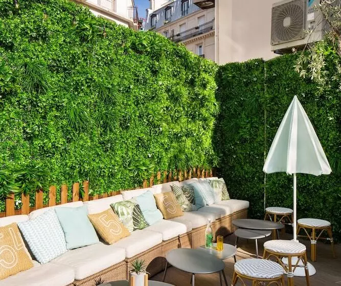 Le Village Montmartre By Hiphophostels