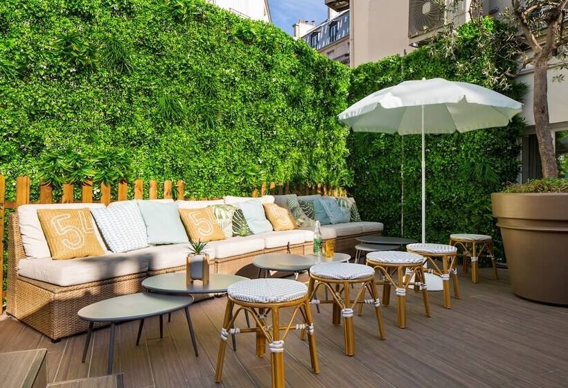 Le Village Montmartre By Hiphophostels